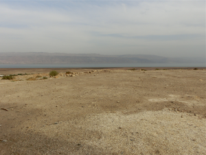 クムランから見た死海